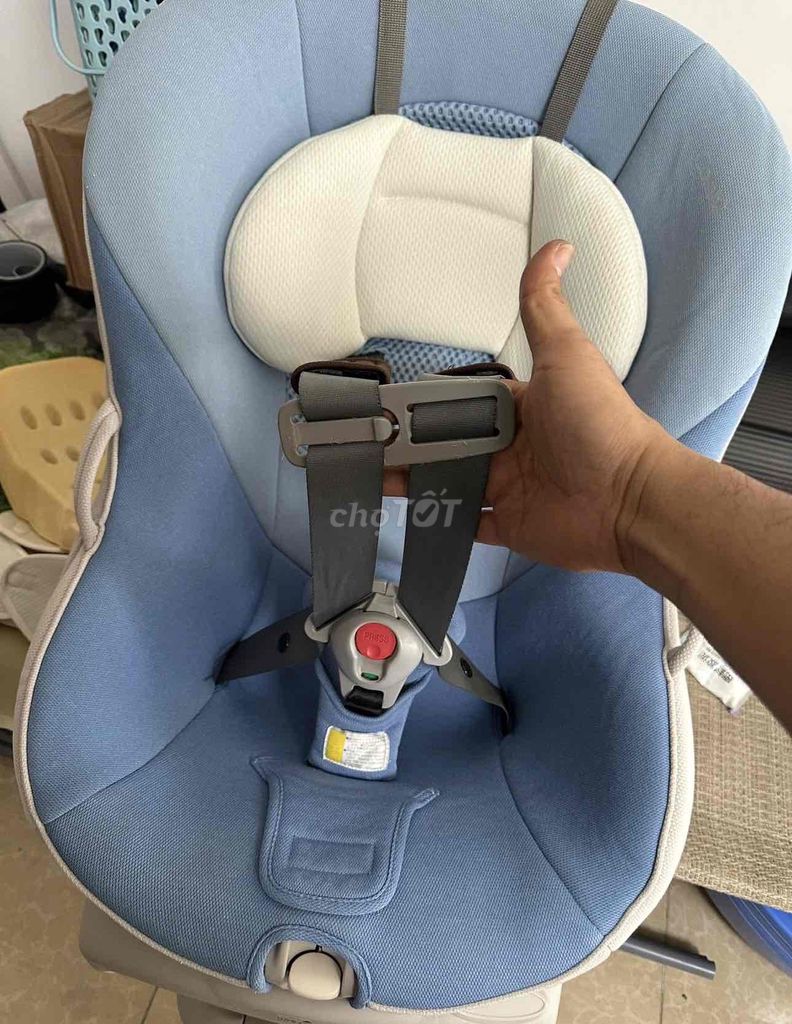 Ghế ngồi ô tô Combi Xanh dương. Mua bán Mẹ và bé tại Quận Tân Phú Tp Hồ Chí Minh được đăng bởi Cuong Phan hình 1
