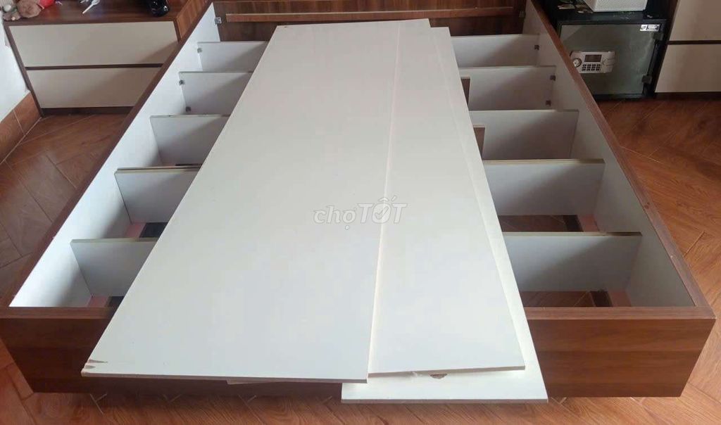 Giường Gỗ An Cường 1m6x2m Nâu Trắng 95%. Mua bán Giường, chăn ga gối nệm tại Quận 12 Tp Hồ Chí Minh được đăng bởi Vận Chuyển Phong Lì hình 1