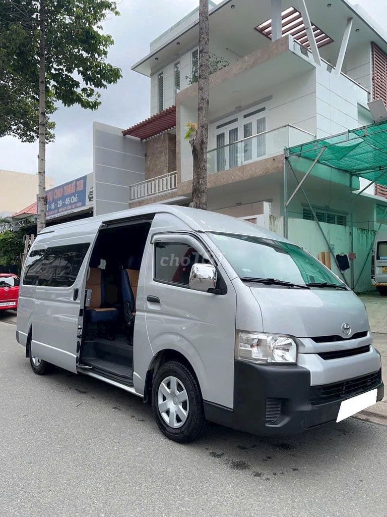 Toyota Hiace 16 chỗ 2017 xám bạc số sàn đẹp. Mua bán Ô tô tại Quận Gò Vấp Tp Hồ Chí Minh được đăng bởi Quang hình 12