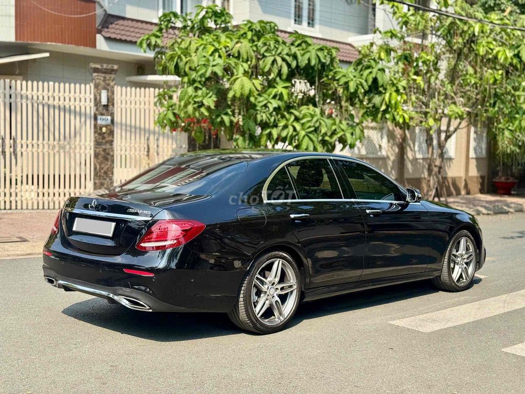 Mercedes Benz E Class 2018 E300 AMG 1 chủ. Mua bán Ô tô tại Quận 8 Tp Hồ Chí Minh được đăng bởi Khoa nguyễn hình 5
