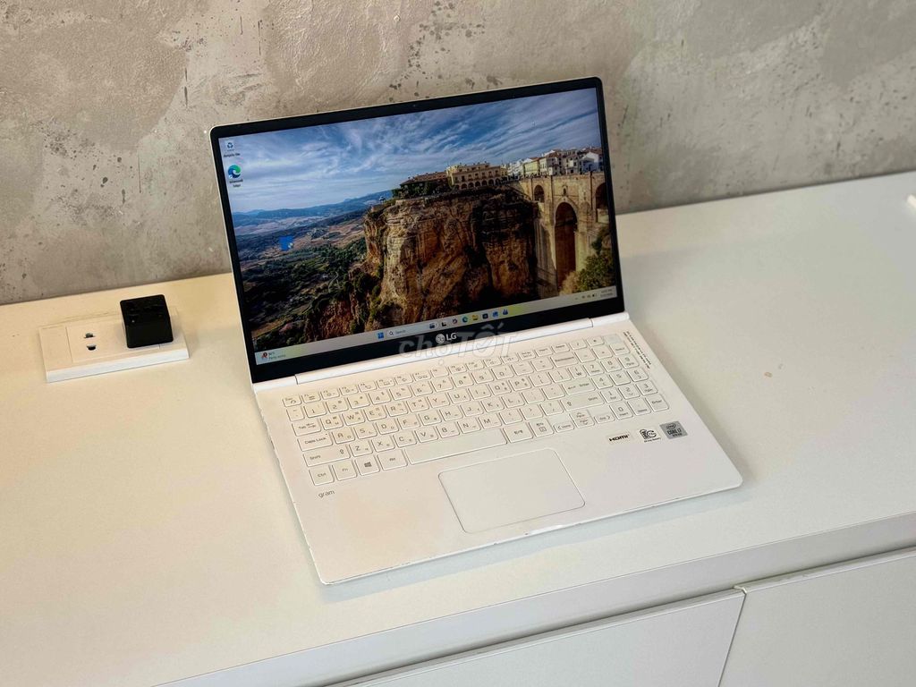 LG Gram 15ZB995 i7-10510U 15.6 inch 8GB/256GB. Mua bán Laptop tại Quận 10 Tp Hồ Chí Minh được đăng bởi thông hình 1