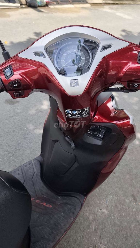 Honda Lead 2025 и Sh mode 2020