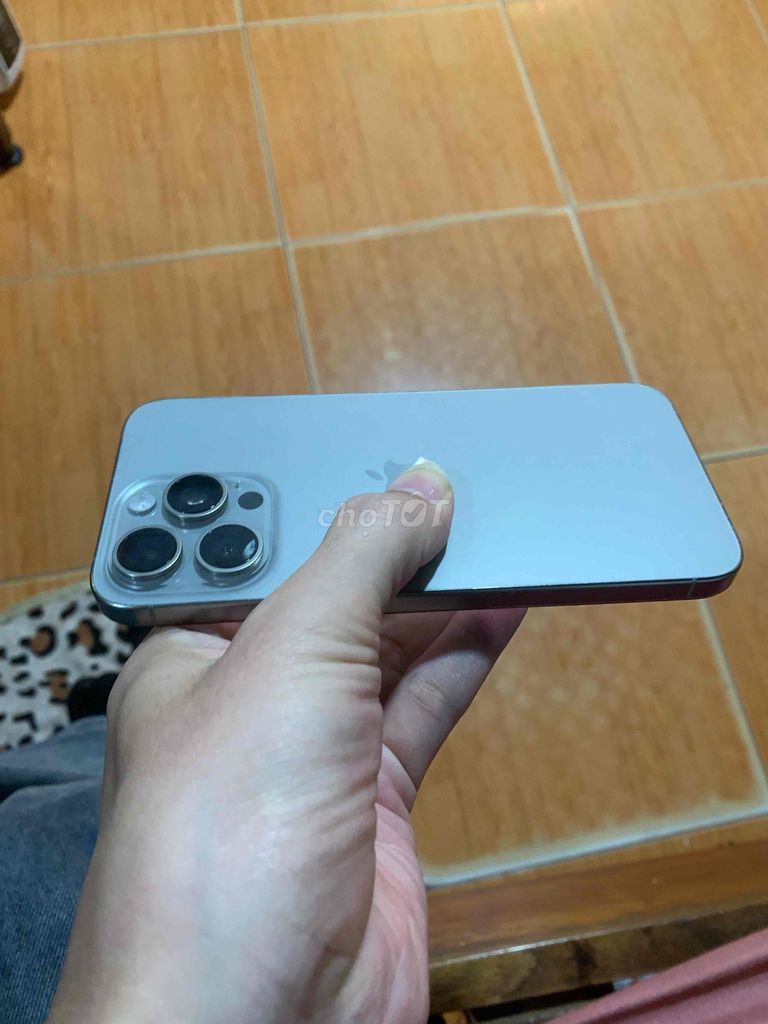 Iphone 15 PRO - titan - 128gb quốc tế máy zin 98%. Mua bán Điện thoại tại Quận Cầu Giấy Hà Nội được đăng bởi Quang ERiC hình 1