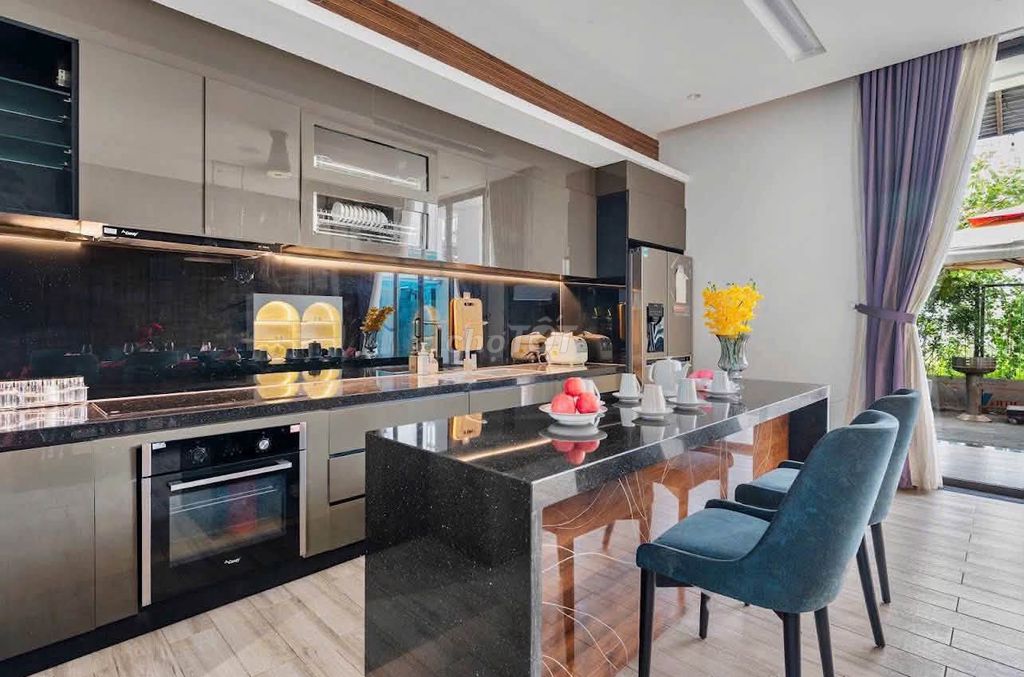 Cho thuê villa hồ bơi 3 tầng mặt tiền Nguyễn Đình Thi, Hoà Xuân