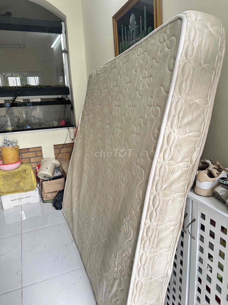 nệm lò xo 1.8 x2m đẹp 95%