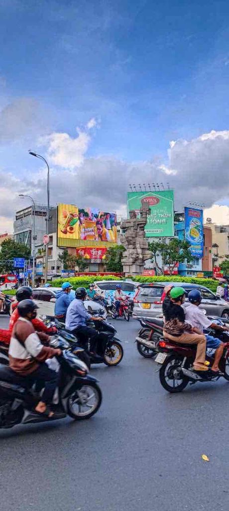 Mặt Tiền Kinh Doanh Sầm Uất Ngày Đêm