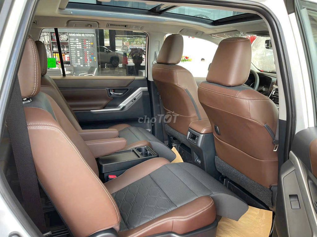 INNOVA CROSS HYBRID - xe giao ngay GIÁ TỐT. Mua bán Ô tô tại Quận 12 Tp Hồ Chí Minh được đăng bởi Hiếu Toyota Quận 12 hình 6