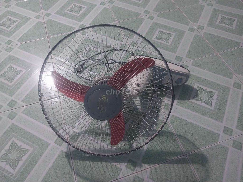 Quạt treo tường Senko Đỏ, Trắng. Mua bán Quạt tại Thị xã Bến Cát Bình Dương được đăng bởi Thiên Hoàng hình 1