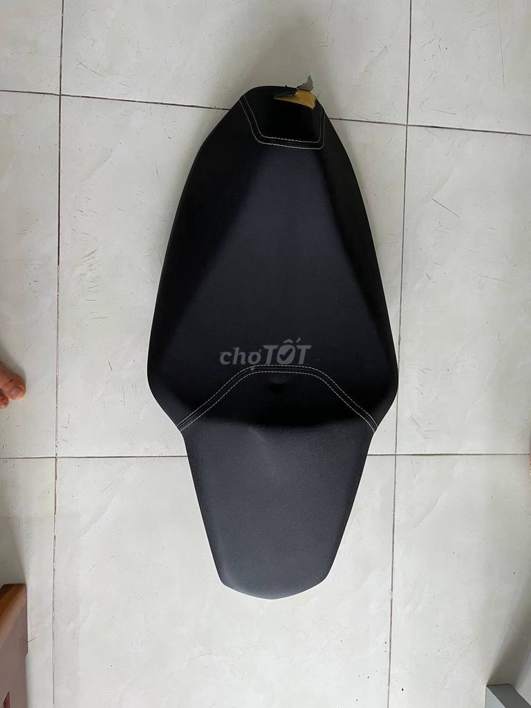 bộ yên xe / сидение для мотобайка Yamaha 155 v2. Mua bán Phụ tùng xe tại Thành phố Nha Trang Khánh Hòa được đăng bởi Arseniy Puzyrev hình 2