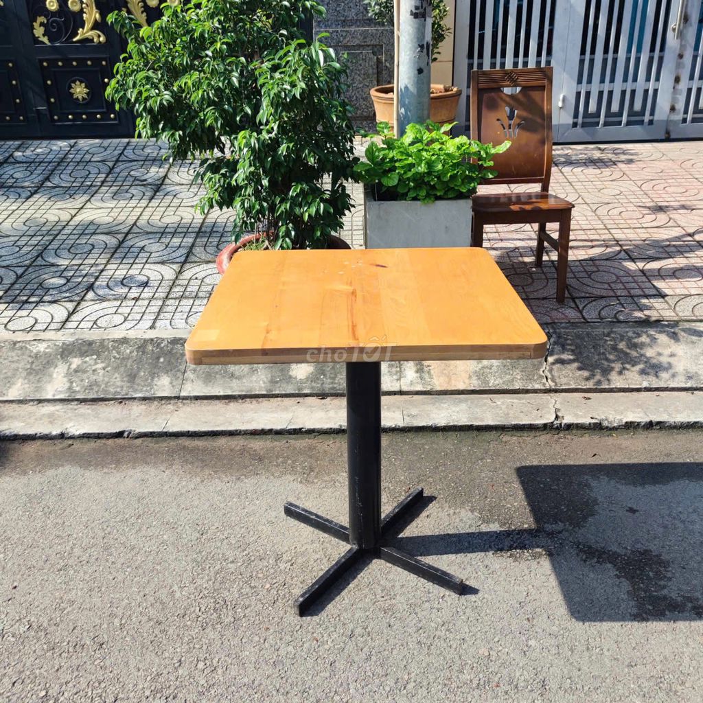 Bàn cafe gỗ tự nhiên sắt vuông,bàn vuông cà phê. Mua bán Bàn ghế tại Quận Gò Vấp Tp Hồ Chí Minh được đăng bởi Kho Đồ cũ Phú Nhàn hình 1