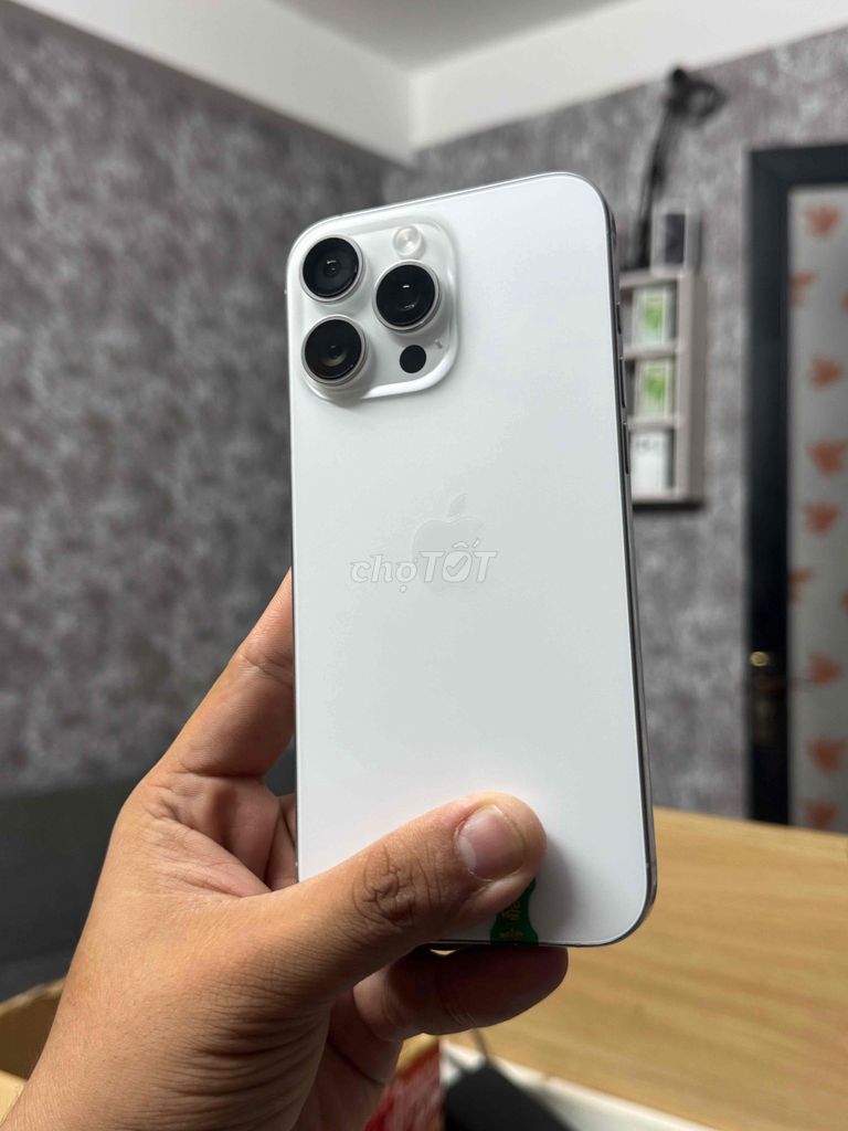 iPhone 16 Pro Max 256GB Bạc pin rin 100% chuẩn. Mua bán Điện thoại tại Quận Liên Chiểu Đà Nẵng được đăng bởi Tin Store hình 1