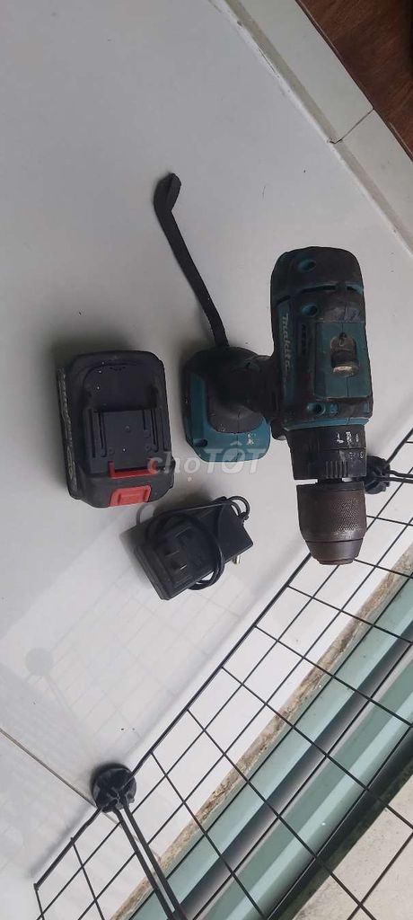 Máy khoan pin Makita TQ