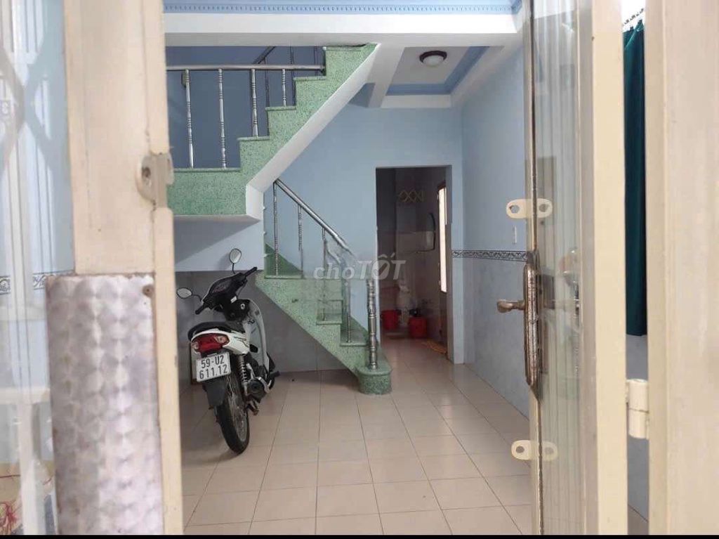 Nhà 3 tầng. 90m2. 2pn, 2wc. Q10 