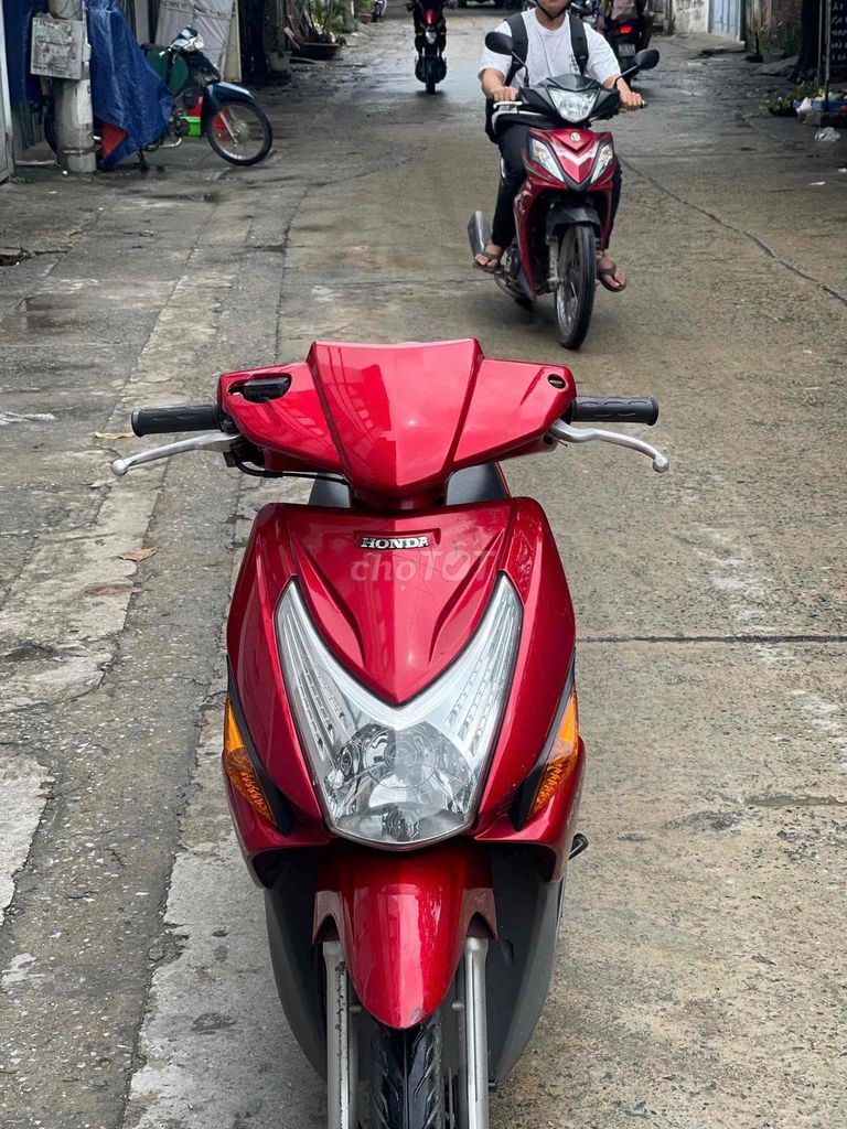 Honda Click, 2 цвета (красный), 6 спиц, последняя модель