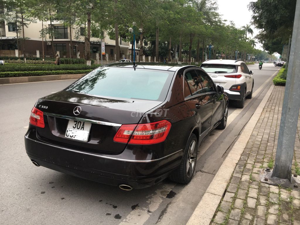 Mercedes-Benz E300 2009 Nâu. Mua bán Ô tô tại Quận Cầu Giấy Hà Nội được đăng bởi le Quoc Hoan hình 1