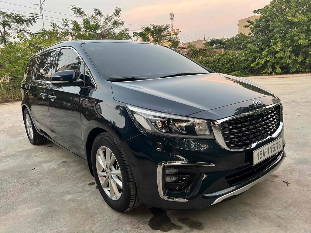 Kia Sedona Full бензин 2019 80000 км чёрный