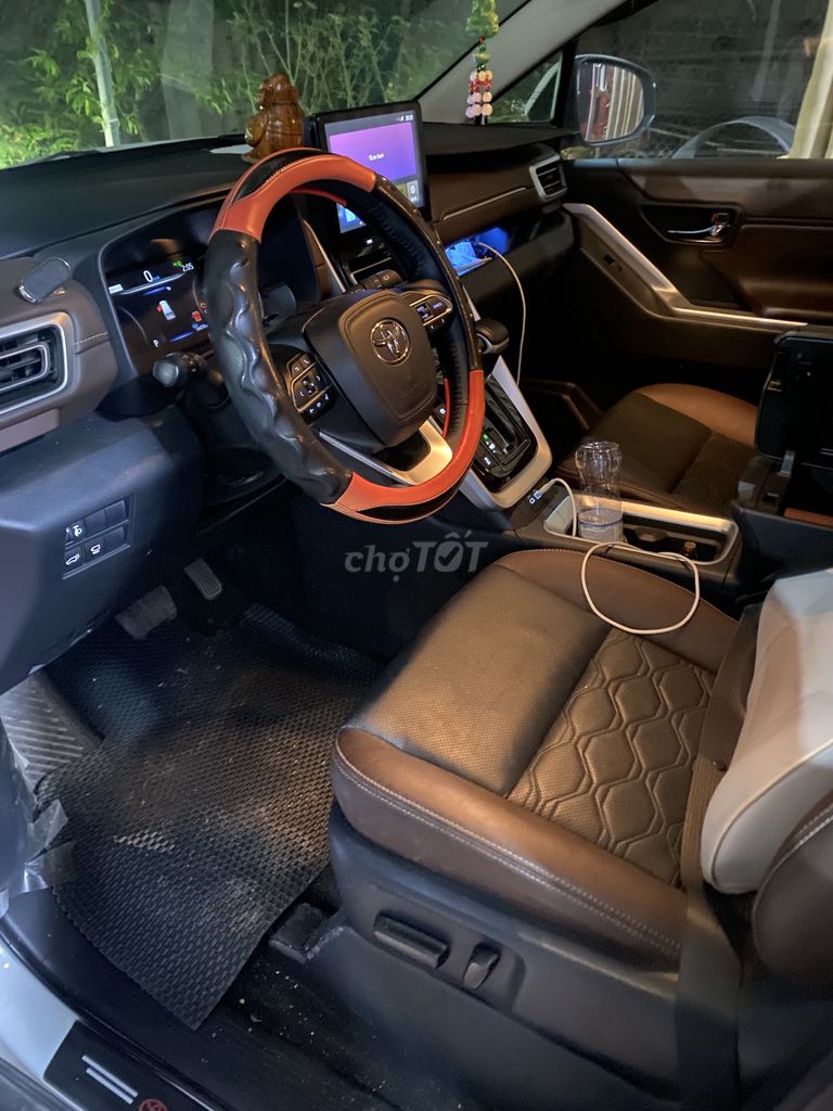 Toyota Innova Cross 2024 бензин 56000 км Белый