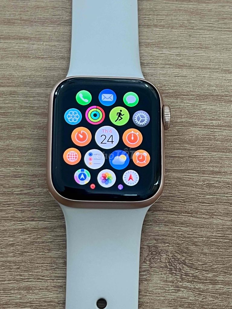 Apple Watch SE 40mm Vàng hồng 99% mới. Mua bán Thiết bị đeo thông minh tại Thành phố Long Xuyên An Giang được đăng bởi Laptop Mai Lý Nghĩa hình 1