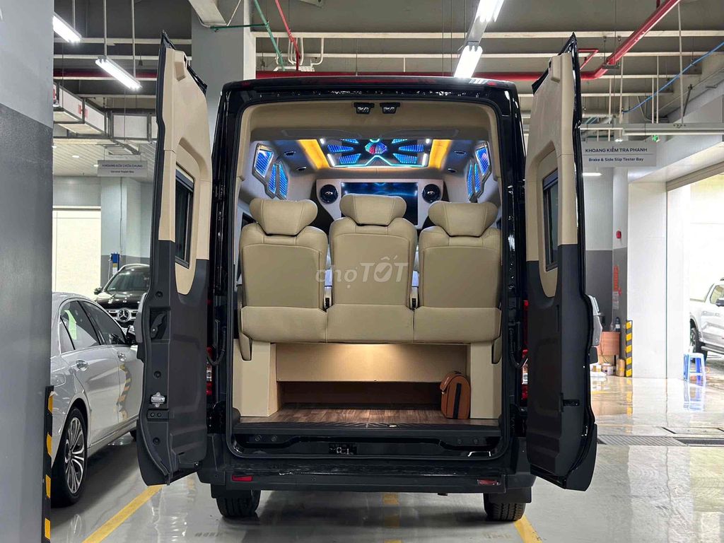 Ford Transit Limousine 10S mới 100% sẵn giao ngay. Mua bán Ô tô tại Quận 7 Tp Hồ Chí Minh được đăng bởi FORD chính hãng HCM  hình 3