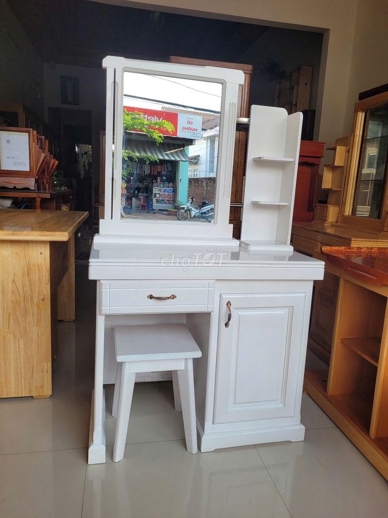 BÀN TRANG ĐIỂM GỖ THÔNG (SƠN TRẮNG). Mua bán Tủ, kệ gia đình tại Thành phố Kon Tum Kon Tum được đăng bởi Đăng Khoa Kon Tum hình 1