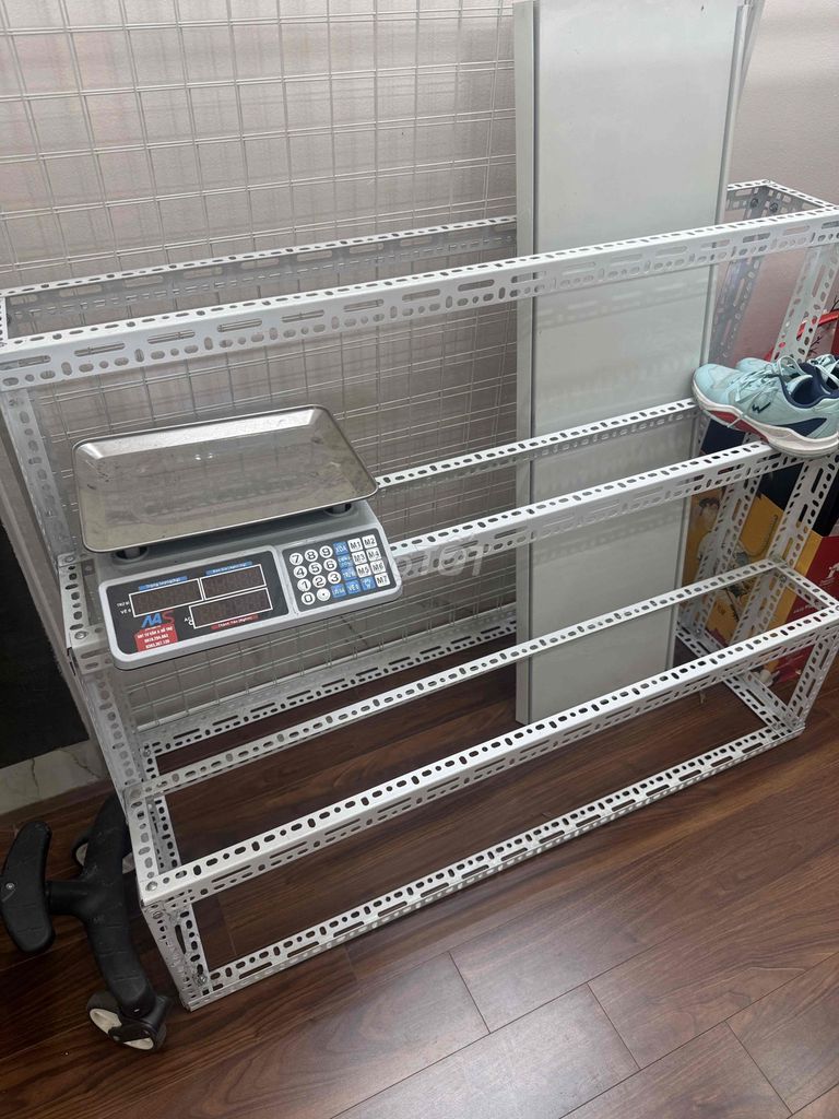 Kệ trưng bày Kim loại Trắng. Mua bán Tủ, kệ gia đình tại Quận Tây Hồ Hà Nội được đăng bởi nguyen tuong anh hình 1