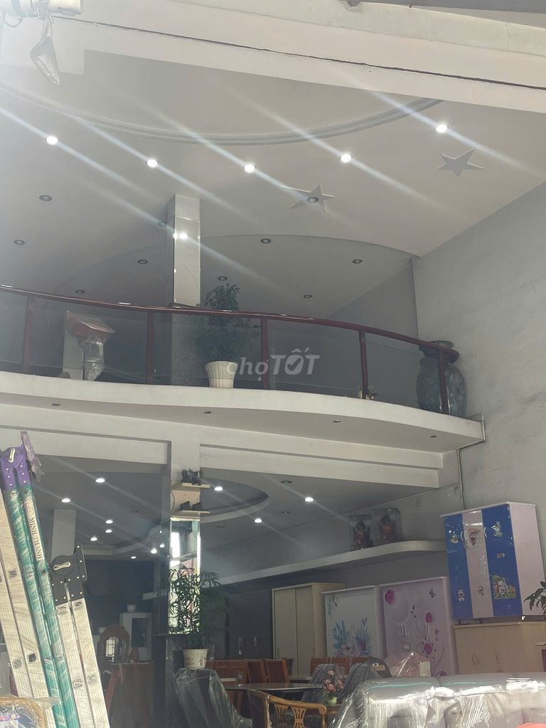 Cho thuê toà Nhà T+Lững+3L, 8 x 40m, có thang máy