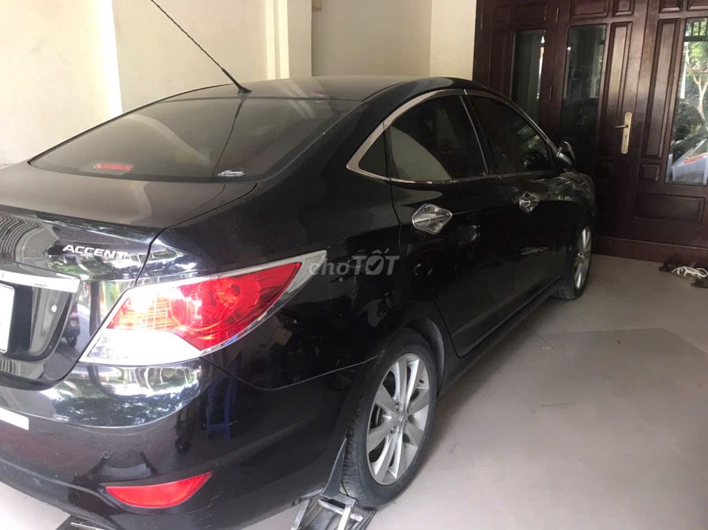 Hyundai Accent 2012, черный, 69694 км