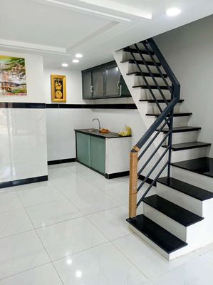 Nhà 1 lầu 2 phòng ngủ, hẻm xe hơi 