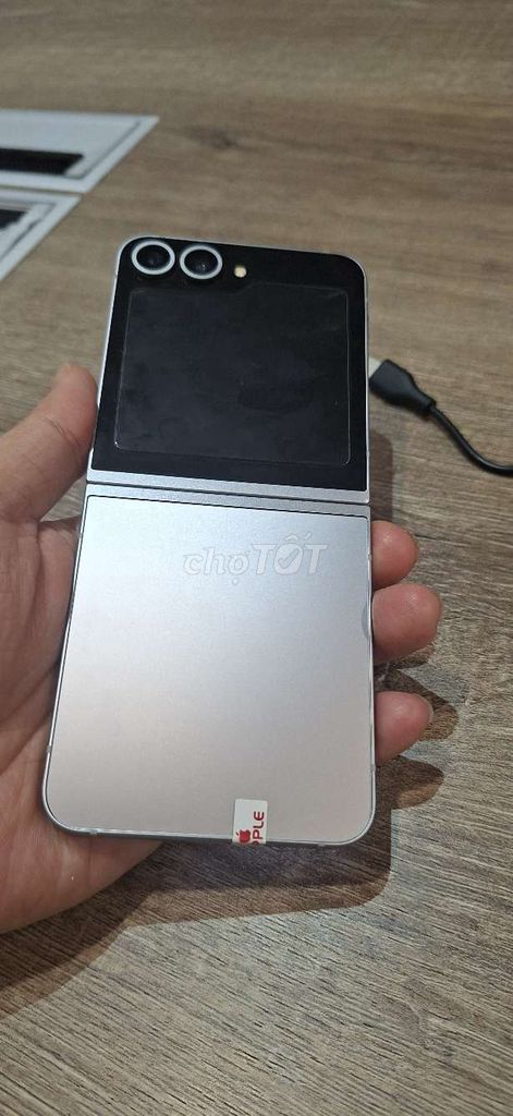 Samsung Galaxy Z Flip 6 512GB Bạc. Mua bán Điện thoại tại Quận Hai Bà Trưng Hà Nội được đăng bởi Nguyễn Son hình 1