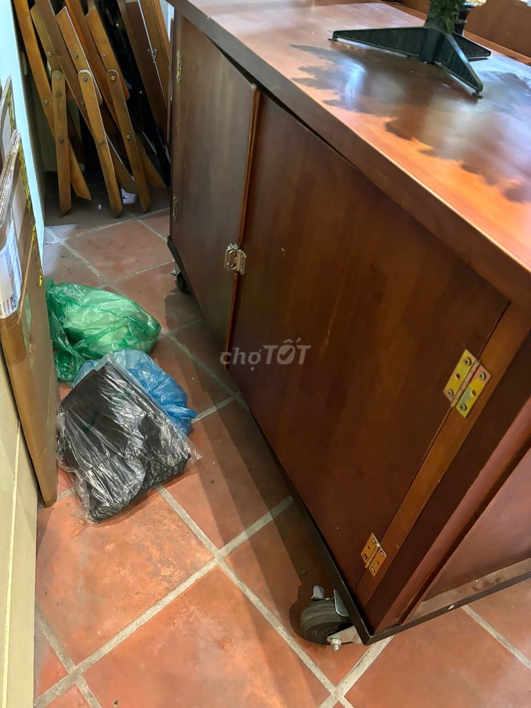 Quầy bán hàng gỗ thịt nâu có bánh xe. Mua bán Đồ chuyên dụng, Giống nuôi trồng tại Quận Hoàn Kiếm Hà Nội được đăng bởi Vy hình 1