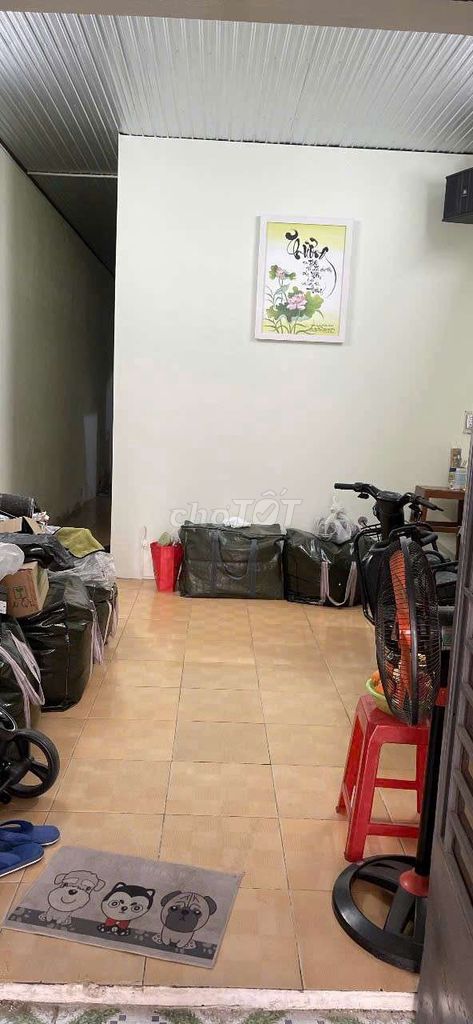 Дом в переулке 5 м, Танки Танкуи, рядом с Университетом промышленности и торговли. 2 спальни, 1 санузел