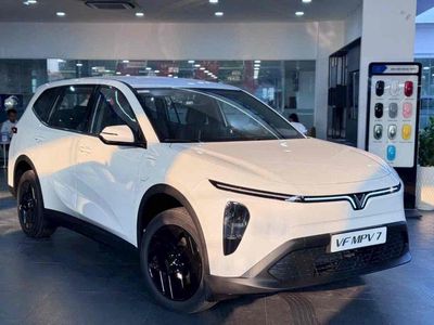 VinFast MPV 7 điện Trắng 7 chỗ