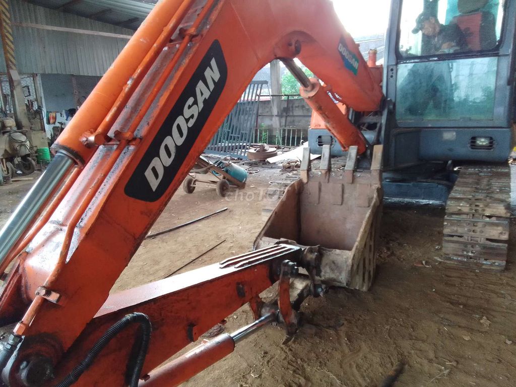 Xe đào Hyundai 55 màu vàng đã qua sử dụng. Mua bán Phương tiện khác tại Huyện Hòa Vang Đà Nẵng được đăng bởi Trần Anh hình 2