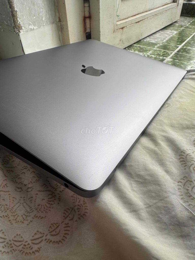 Macbook Air M1 8GB/256GB Xám tặng chuột apple. Mua bán Laptop tại Quận Gò Vấp Tp Hồ Chí Minh được đăng bởi Mi NGuyen hình 1