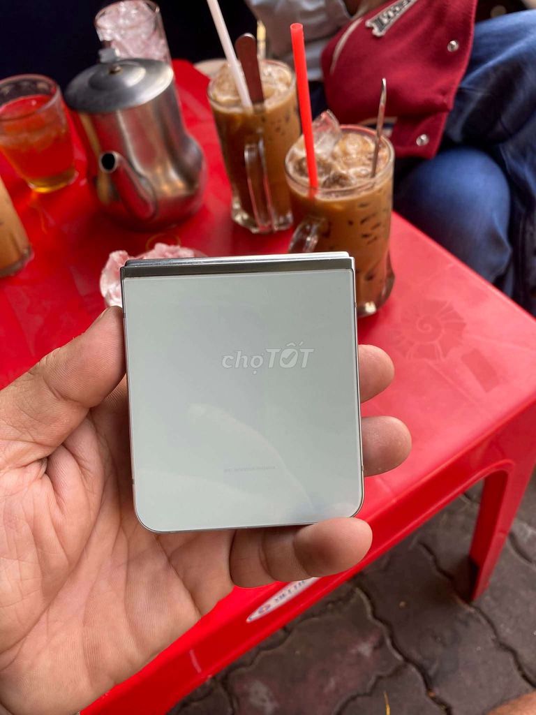 Samsung Z Flip 5 512GB Bạc. Mua bán Điện thoại tại Huyện Long Điền Bà Rịa - Vũng Tàu được đăng bởi MRBảo hình 1