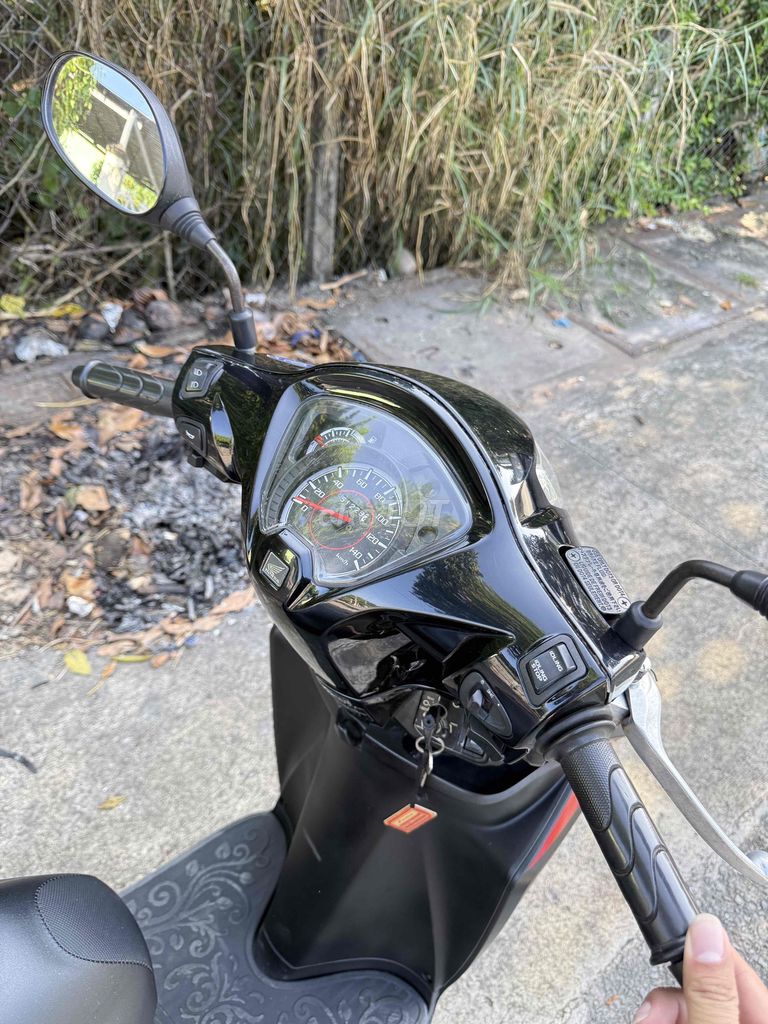 Honda Vision 2018 Đen. Mua bán Xe máy tại Huyện Củ Chi Tp Hồ Chí Minh được đăng bởi HuỳnhLâm Bổn hình 3