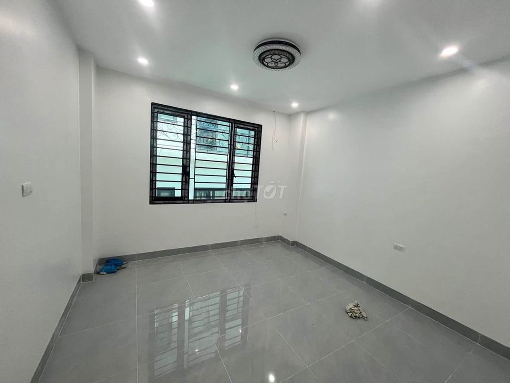 Продается дом Vinh Quynh, 47 м², 5-этажный угловой участок, 4 спальни