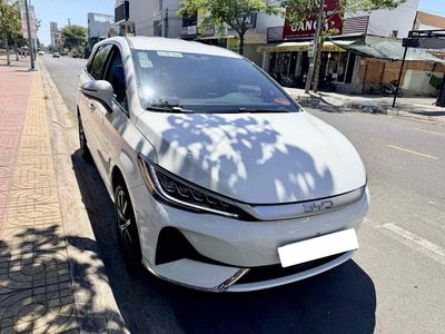BYD M6 7 chỗ Điện 56.000km Trắng