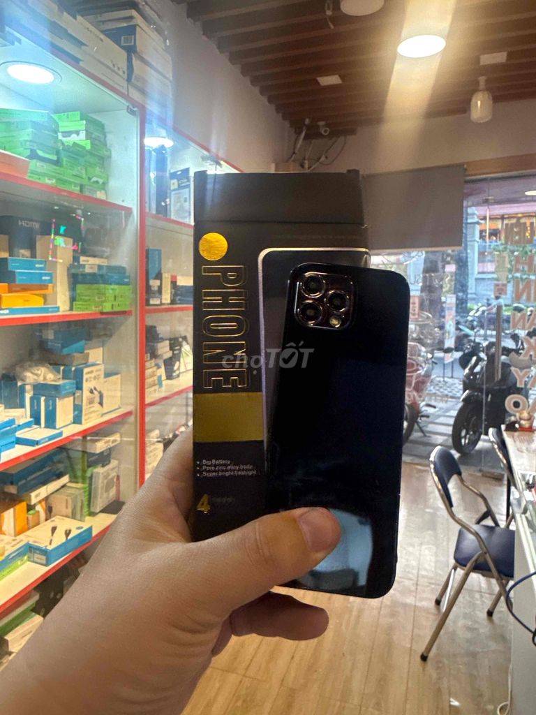 Điện thoại 4 sim pin khủng cực đẹp màu Đen. Mua bán Điện thoại tại Quận Tân Phú Tp Hồ Chí Minh được đăng bởi QUEEN MOBILE 2 hình 1