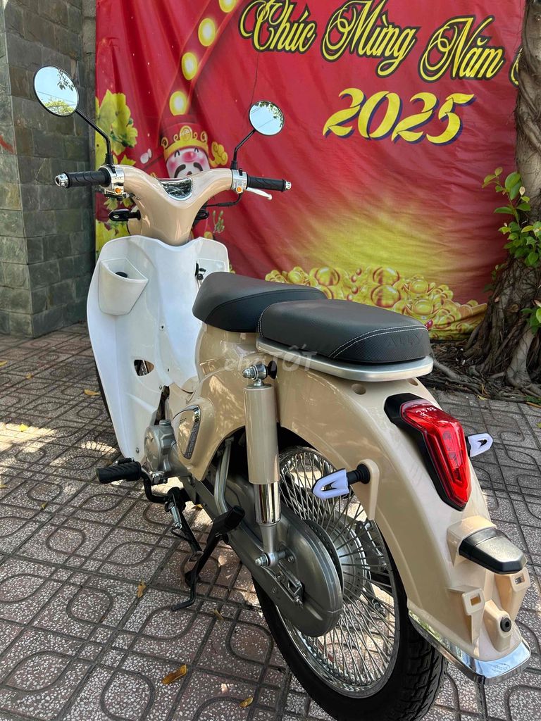 Xe máy điện Cub màu Kem xe mới. chúng thưởng bán. Mua bán Xe điện tại Quận 12 Tp Hồ Chí Minh được đăng bởi Xe Máy Anh Em hình 5