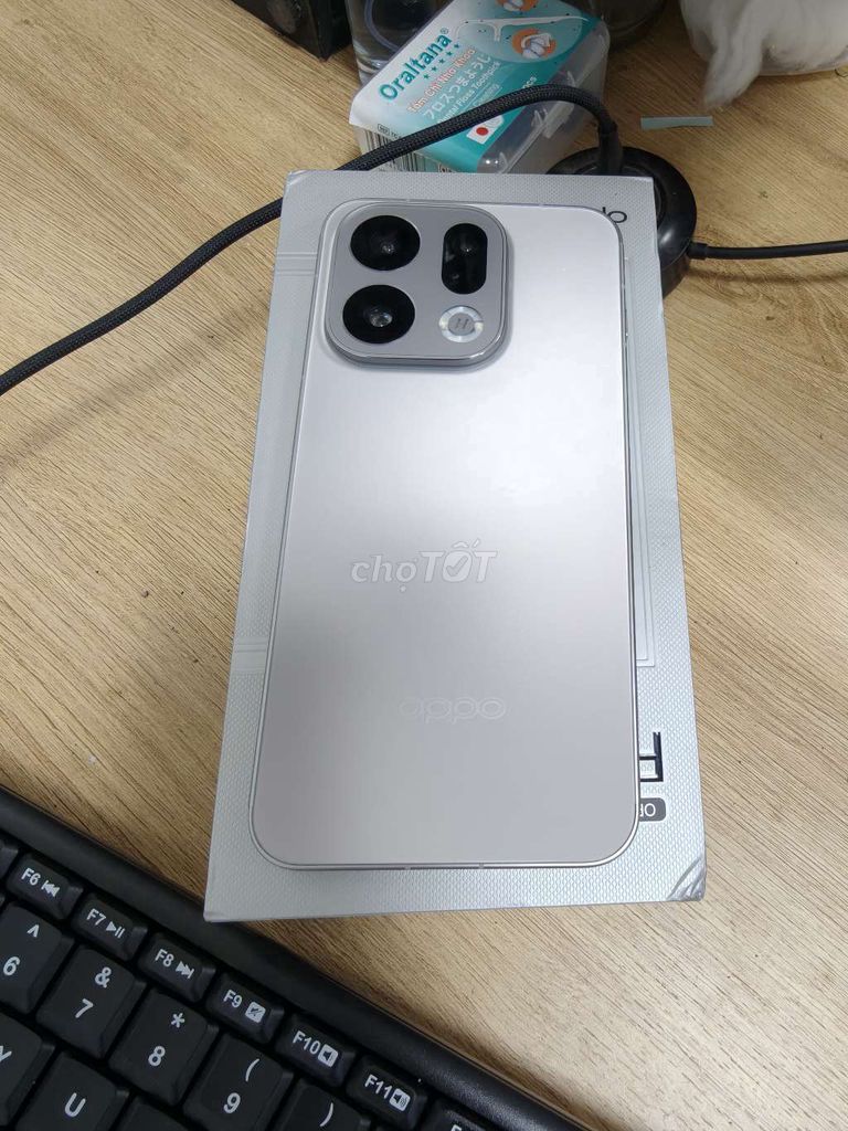Oppo Find X9 12/256GB như new nội địa. Mua bán Điện thoại tại Huyện Ba Tri Bến Tre được đăng bởi Di Động 35 Ba Tri hình 1