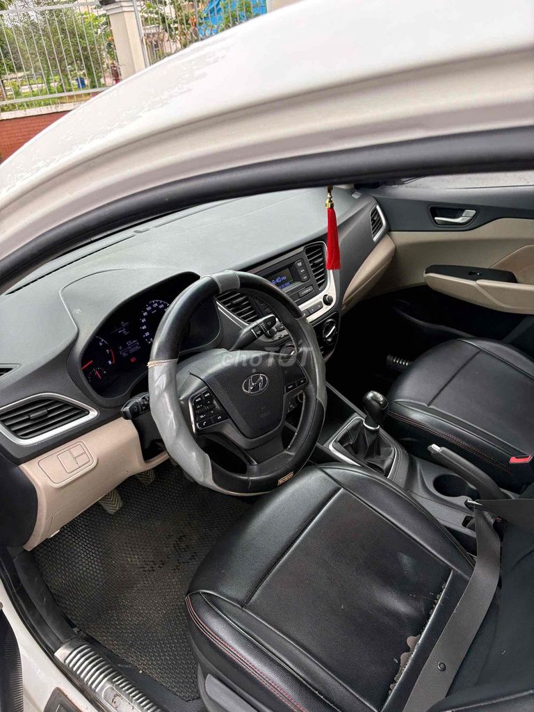 Hyundai Accent белый, механика, бензин, 5 мест, 2019