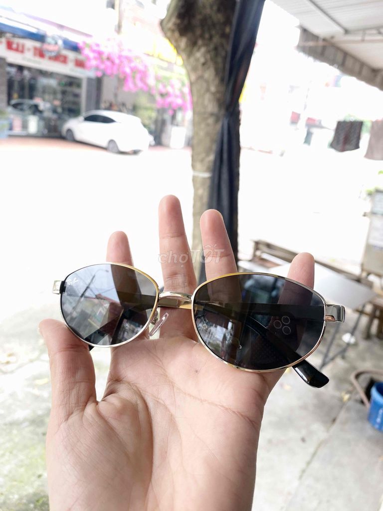 Kính râm Ray-Ban Nữ Kim loại Đen Ý. Mua bán Phụ kiện thời trang khác tại Thành phố Chí Linh Hải Dương được đăng bởi Quỳnh Nga 2hand hình 1
