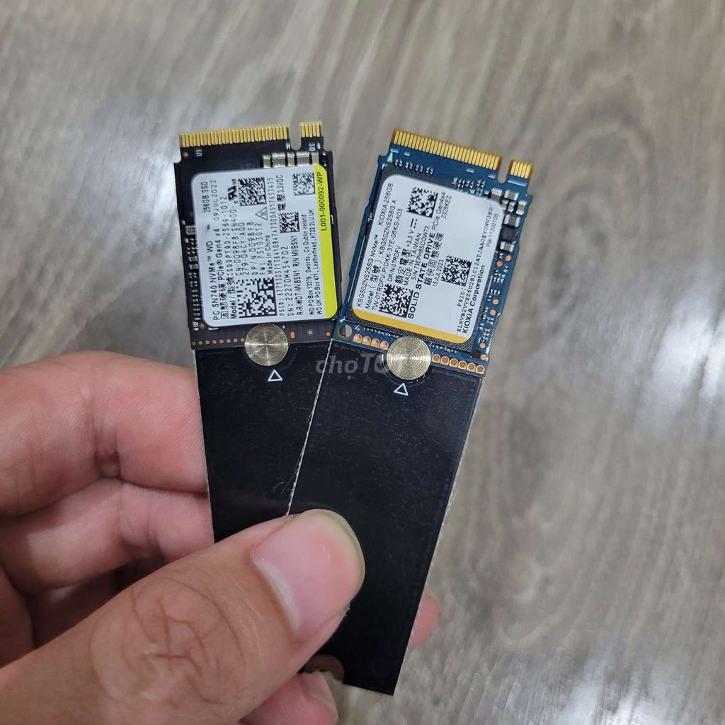 Còn 2c NVMe 256GB Gen4 đẹp keng likenew