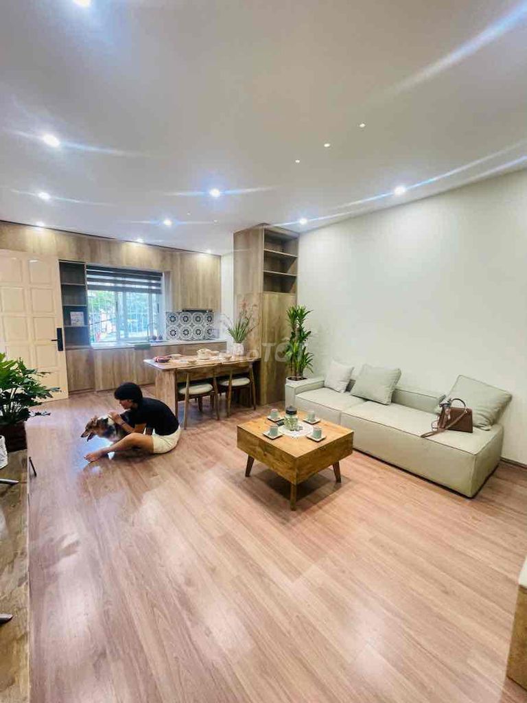 Tầng đẹp! Chung cư CT2A - Hoàng Cầu, 55m2 2PN, full NT, slot oto
