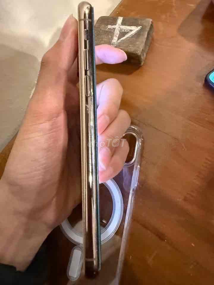 Apple iPhone XS Vàng. Mua bán Điện thoại tại Thành phố Dĩ An Bình Dương được đăng bởi Lộc Trần hình 1