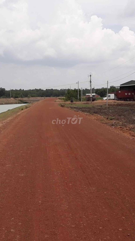 18.415m2 ĐẤT Mt BỜ KÊNH HƯỚNG CẦU K13, ĐI NÚI BÀ ĐEN .XÃ PHAN.TÂY NINH