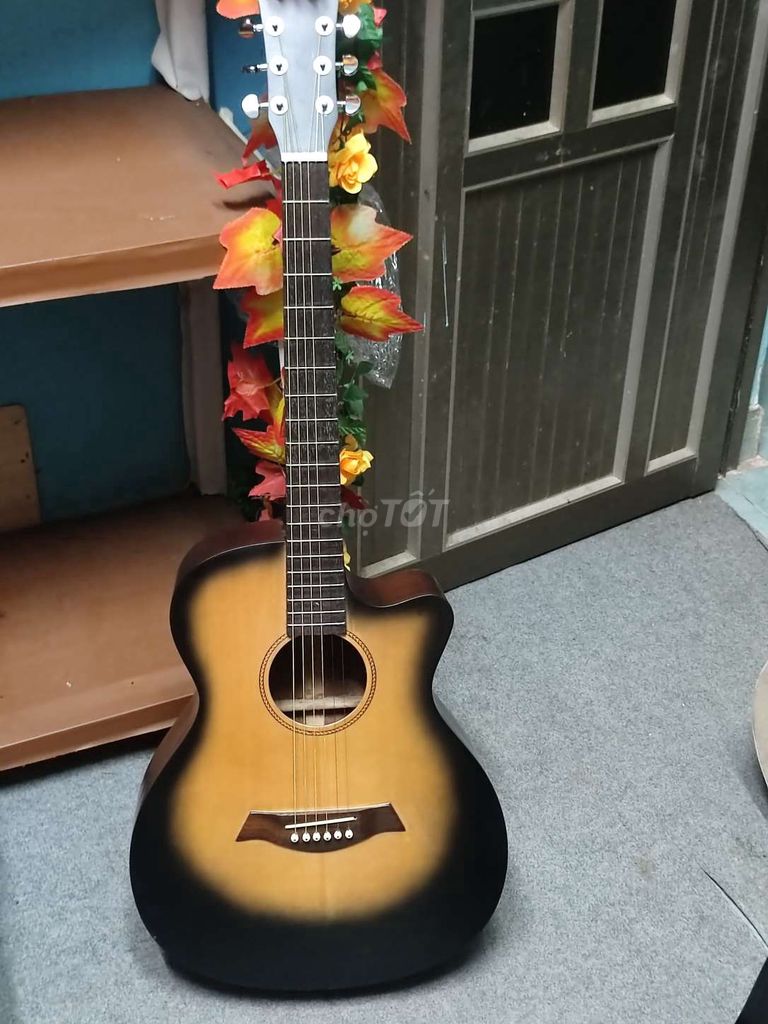 Guitar Gỗ Hồng Đào thanh lý dáng A