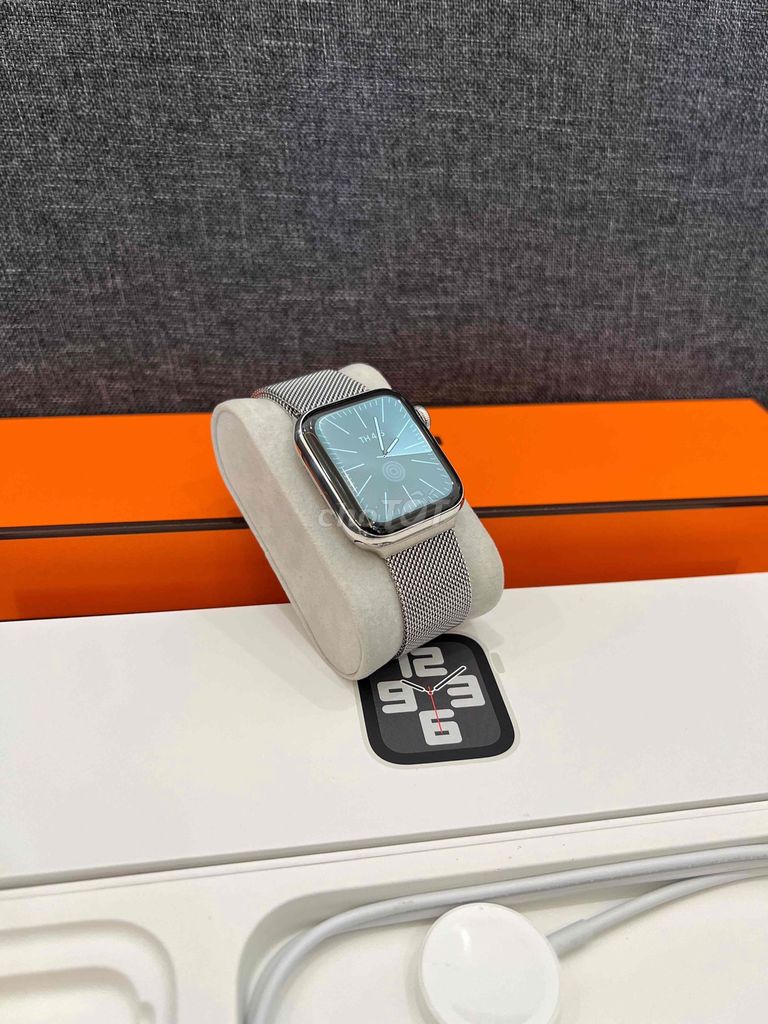 Apple Watch Series 5/40 thép bạc esim và gps. Mua bán Thiết bị đeo thông minh tại Quận Đống Đa Hà Nội được đăng bởi Cửa Hàng AZ Shop chuyên Apple Watch hình 1