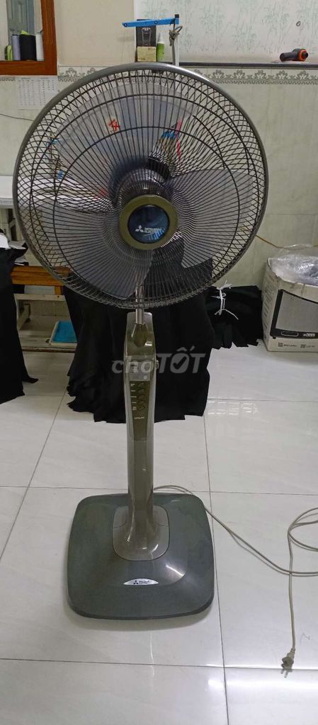 Quạt đứng Mitsubishi Xám Thái Lan Còn mới. Mua bán Quạt tại Quận 12 Tp Hồ Chí Minh được đăng bởi Phạm Văn Luyện hình 1